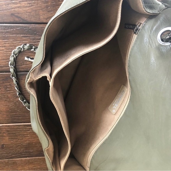 Authentic Chanel Flap Classic Quilted CC Shoulder Chain Bag - Picture 13 of 15